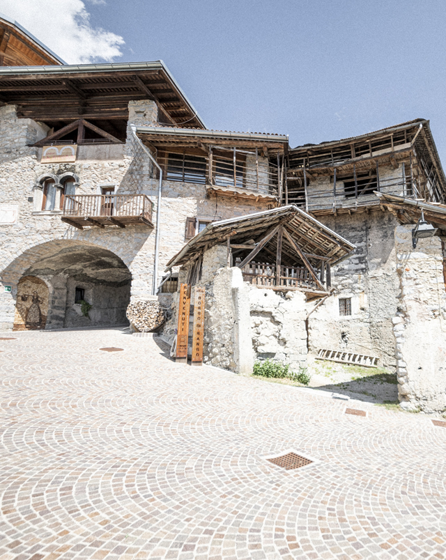 Borgo di Rango. Tra i borghi più belli e caratteristici di Italia 10 Km